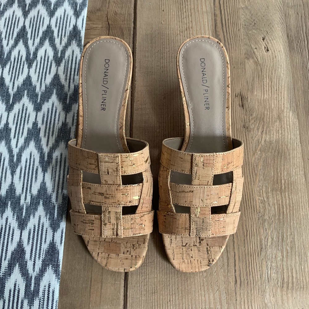 NWT: Donald Pliner Natural Metallic Cork Sandals